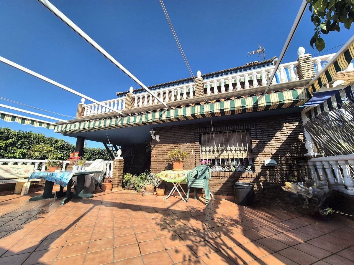 4 soverom Kjedet enebolig til salgs i Alhaurin el Grande med svømmebasseng garasje - € 499 000 (Ref: 8790899)