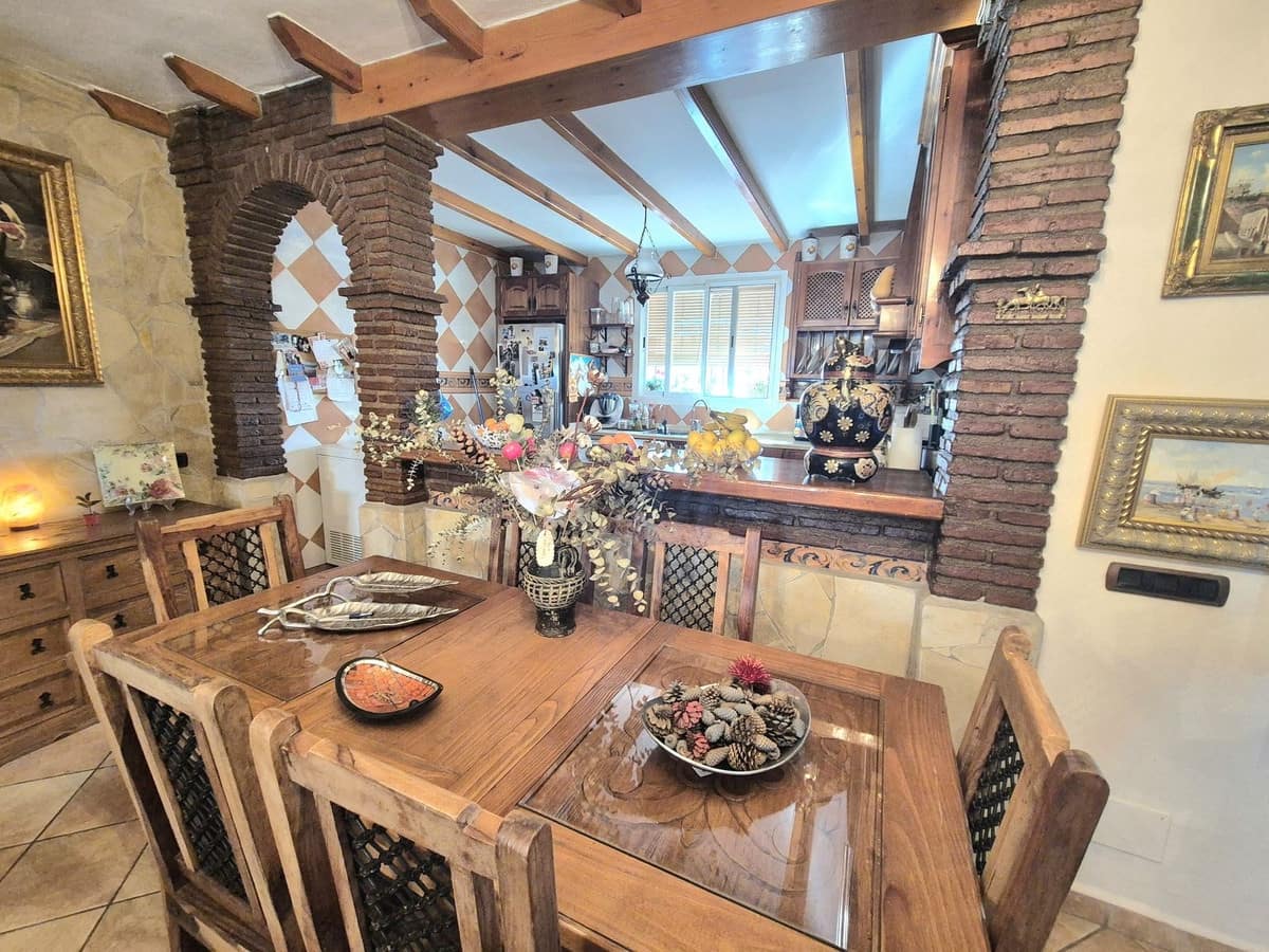 4 soverom Kjedet enebolig til salgs i Alhaurin el Grande med svømmebasseng garasje - € 499 000 (Ref: 8790899)