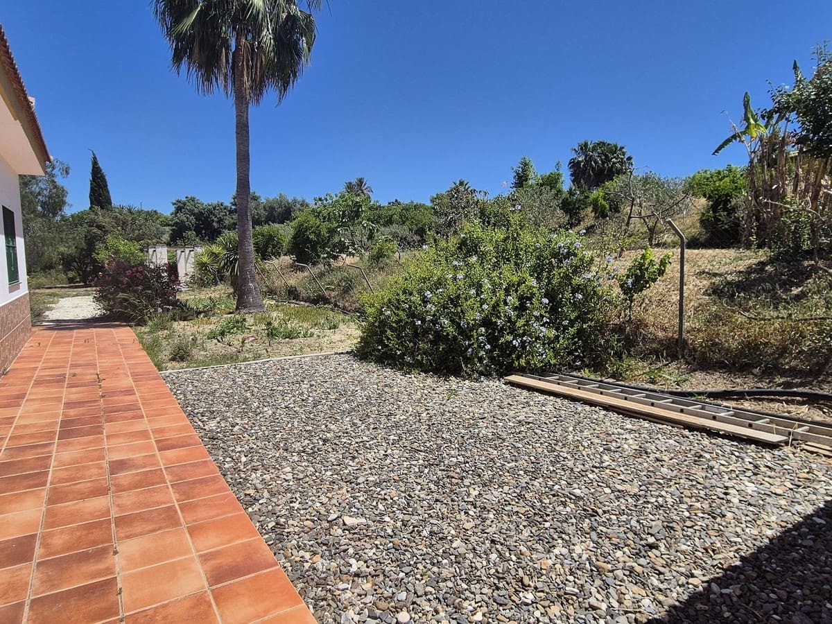 3 chambre Finca/Maison de Campagne à vendre à Cartama avec piscine garage - 349 500 € (Ref: 9004053)