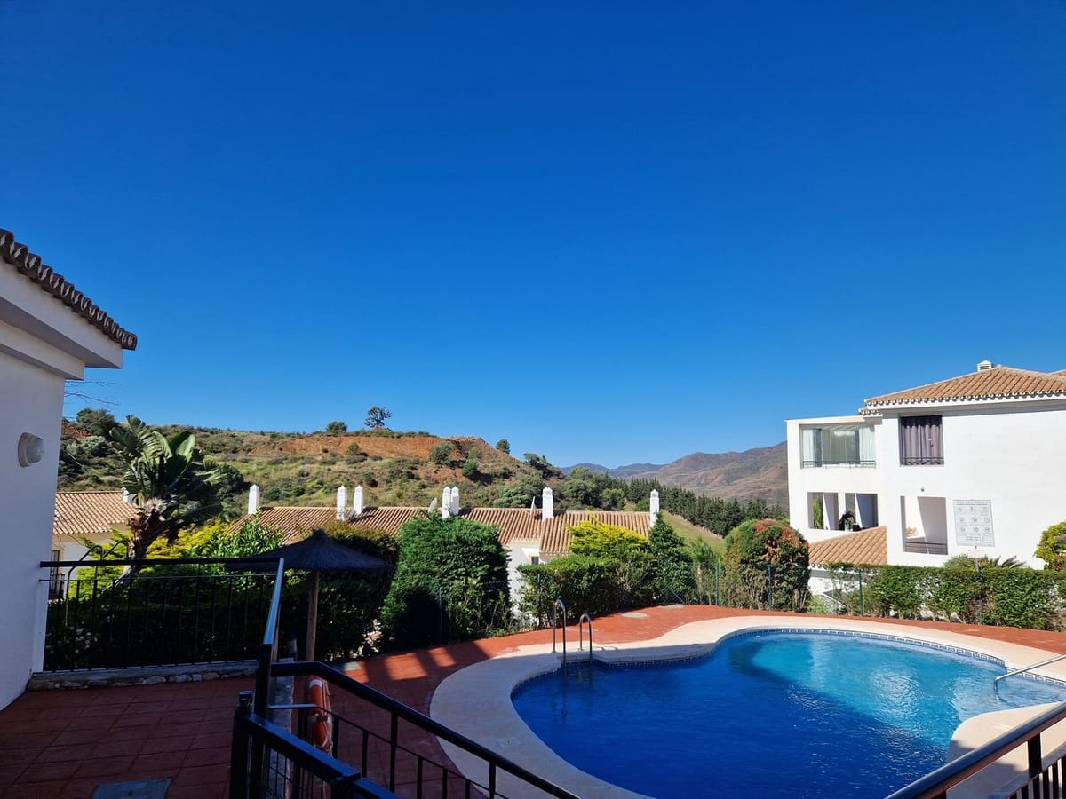 2 soverom Penthouse til salgs i Alhaurin Golf med svømmebasseng garasje - € 330 000 (Ref: 9133122)