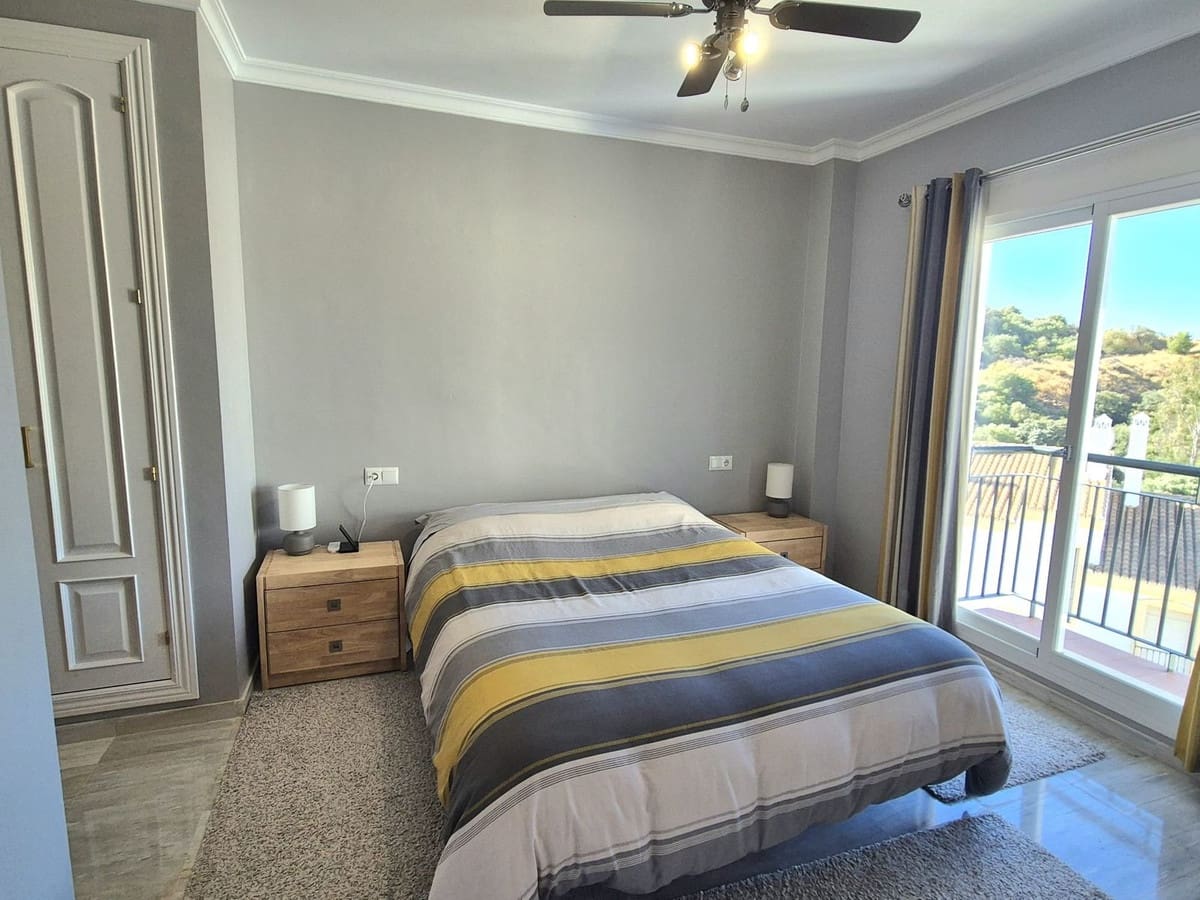 2 soverom Penthouse til salgs i Alhaurin Golf med svømmebasseng garasje - € 330 000 (Ref: 9133122)