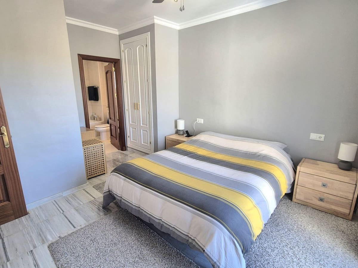 2 soverom Penthouse til salgs i Alhaurin Golf med svømmebasseng garasje - € 330 000 (Ref: 9133122)