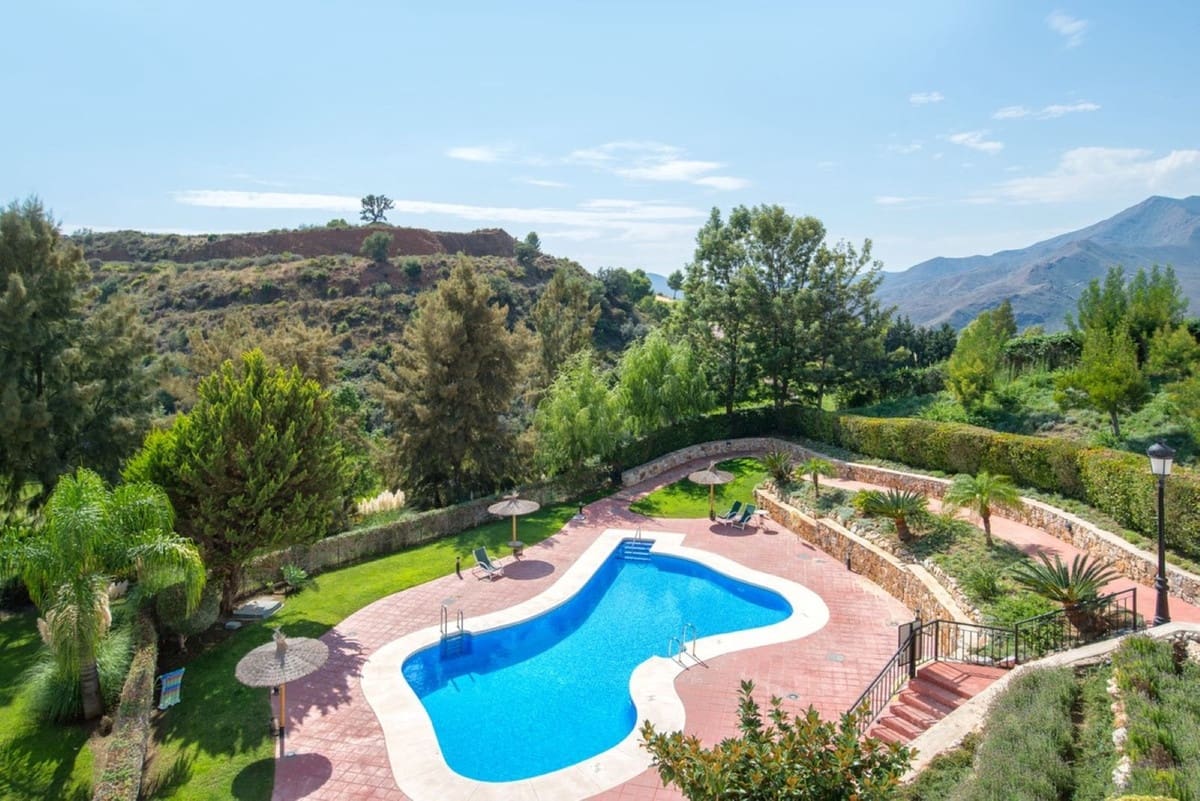 2 soverom Penthouse til salgs i Alhaurin Golf med svømmebasseng garasje - € 330 000 (Ref: 9133122)