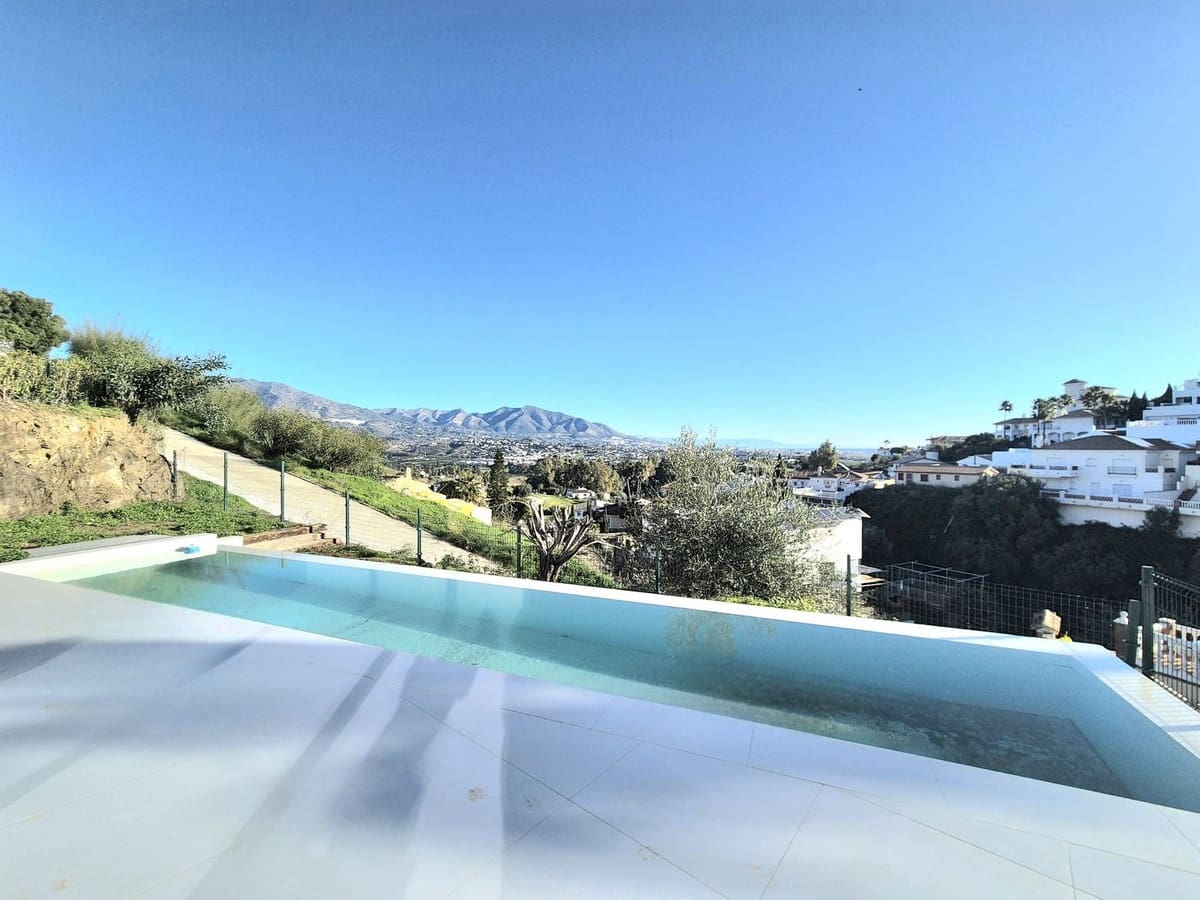 3 soveværelse Villa til salg i Cerro del Aguila med swimmingpool garage - € 989.000 (Ref: 9135939)