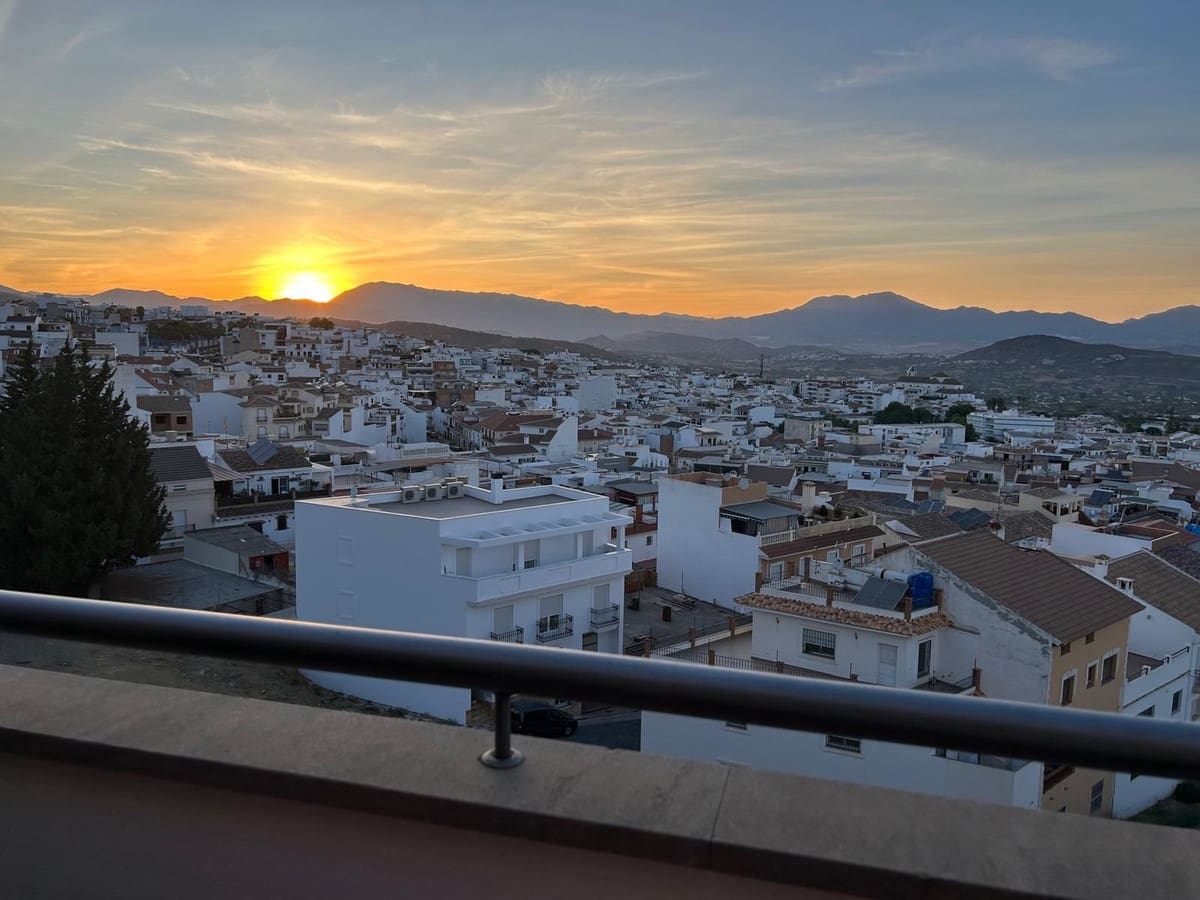 2 slaapkamer Penthouse te koop in Alhaurin el Grande met garage - € 349.000 (Ref: 9233861)