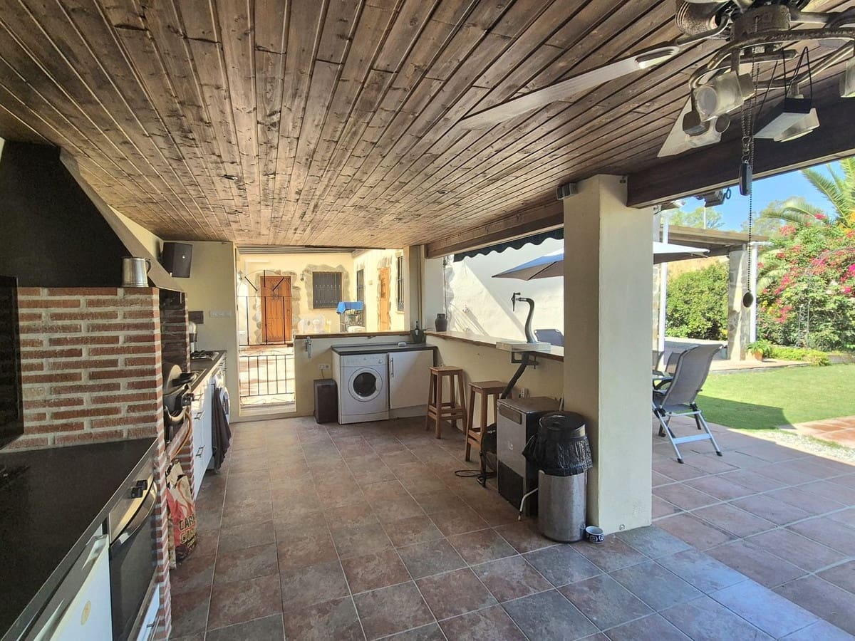 2 soveværelse Villa til salg i Coin med swimmingpool garage - € 475.000 (Ref: 9247505)