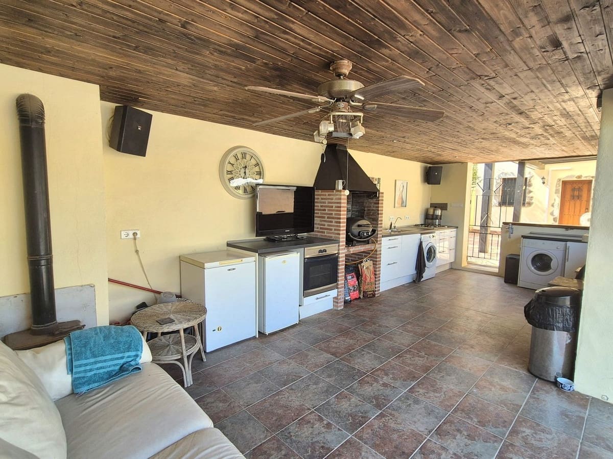 2 soveværelse Villa til salg i Coin med swimmingpool garage - € 475.000 (Ref: 9247505)