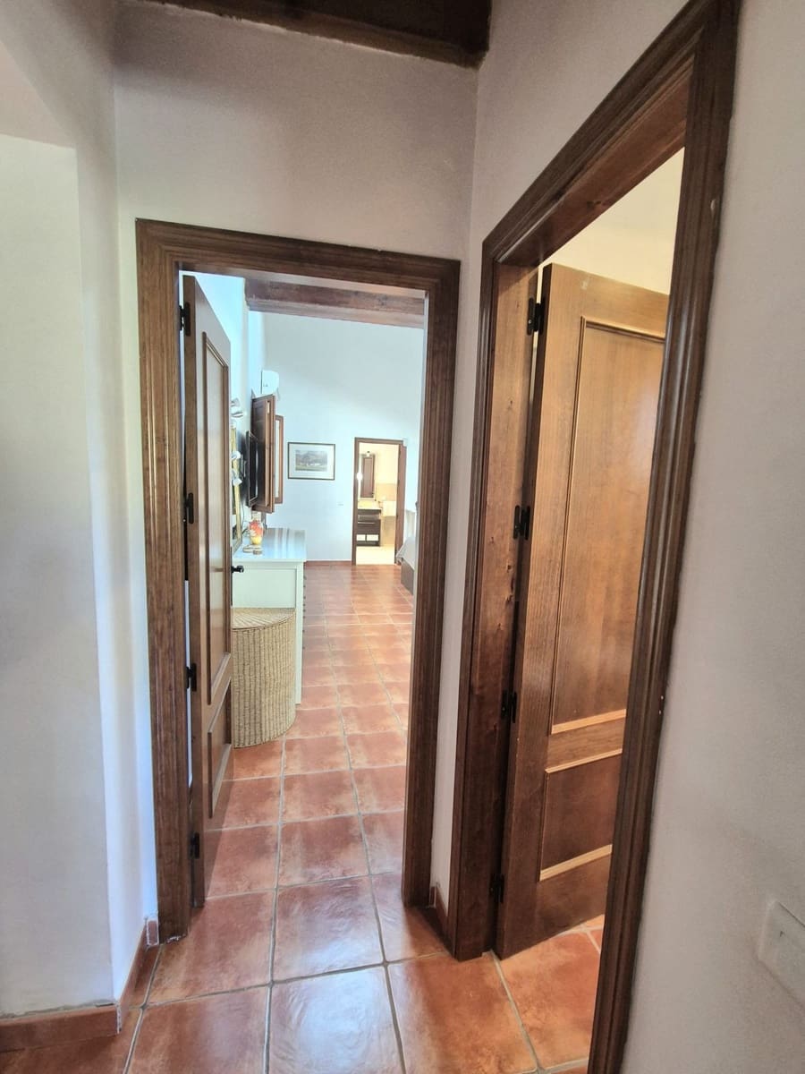 2 soverom Villa til salgs i Coin med svømmebasseng garasje - € 475 000 (Ref: 9247505)