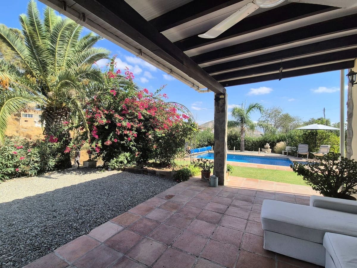 Chalet de 2 habitaciones en Coín en venta con piscina garaje - 475.000 € (Ref: 9247505)