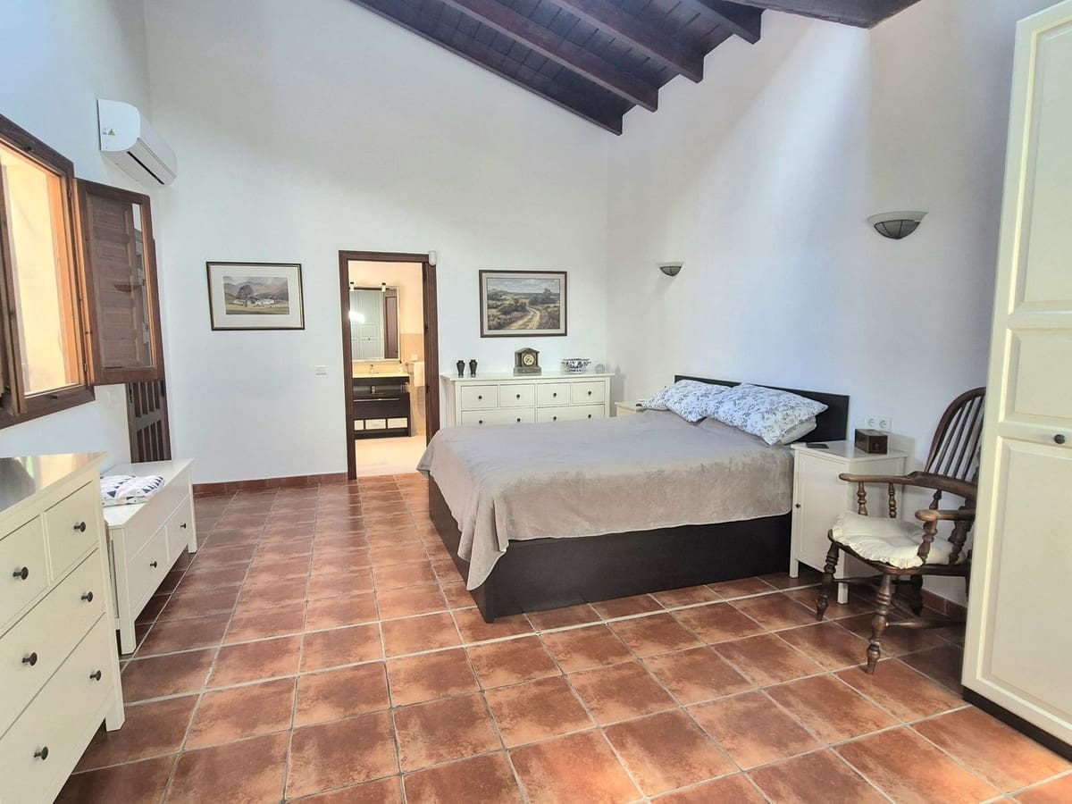 Chalet de 2 habitaciones en Coín en venta con piscina garaje - 475.000 € (Ref: 9247505)