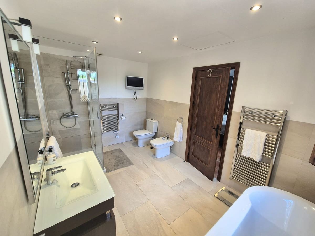 Chalet de 2 habitaciones en Coín en venta con piscina garaje - 475.000 € (Ref: 9247505)