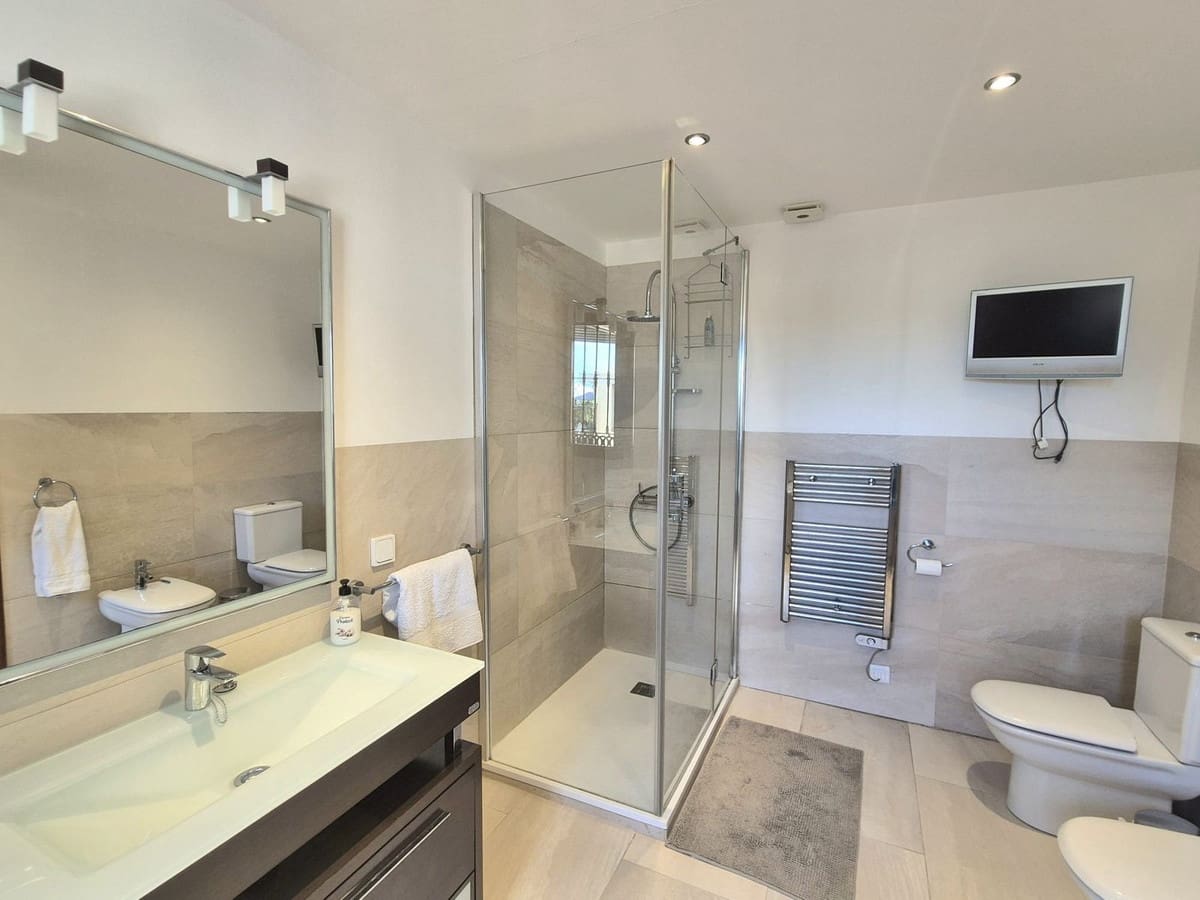 Chalet de 2 habitaciones en Coín en venta con piscina garaje - 475.000 € (Ref: 9247505)