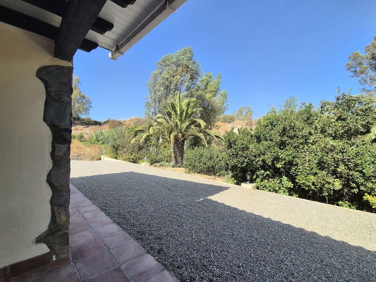 Chalet de 2 habitaciones en Coín en venta con piscina garaje - 475.000 € (Ref: 9247505)