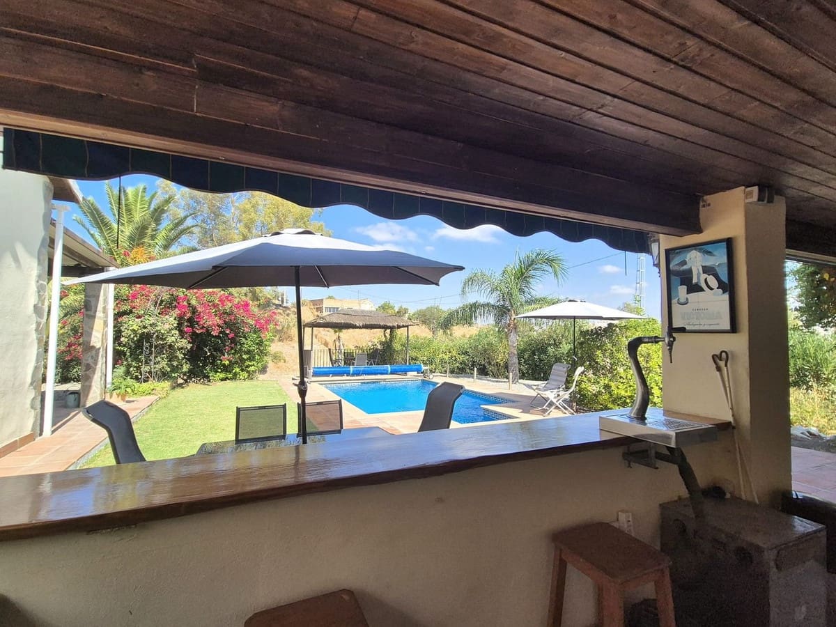 Chalet de 2 habitaciones en Coín en venta con piscina garaje - 475.000 € (Ref: 9247505)