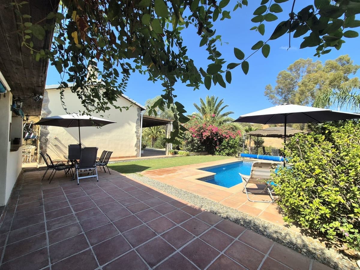 Chalet de 2 habitaciones en Coín en venta con piscina garaje - 475.000 € (Ref: 9247505)