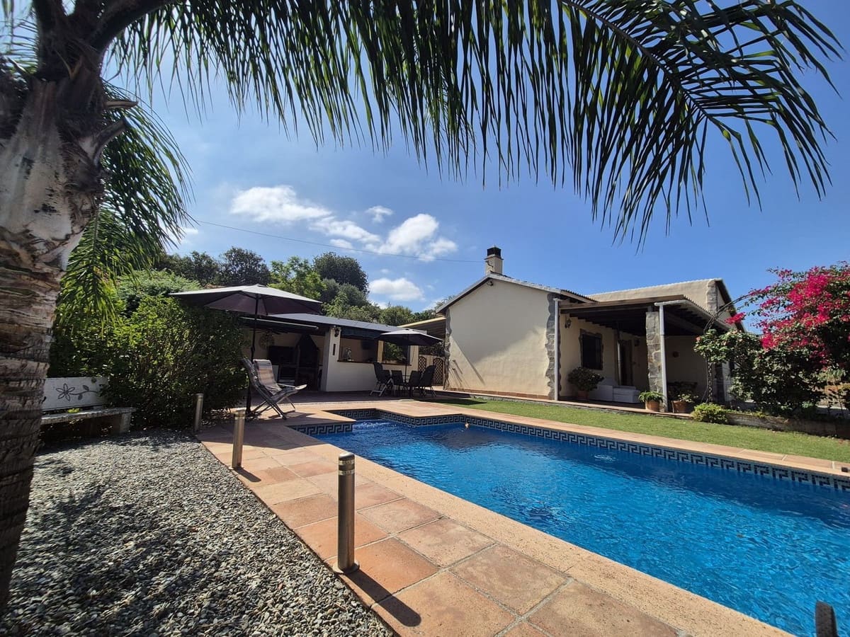 2 bedroom Villa for sale in Coin with pool garage - € 475,000 (Ref: 9247505)