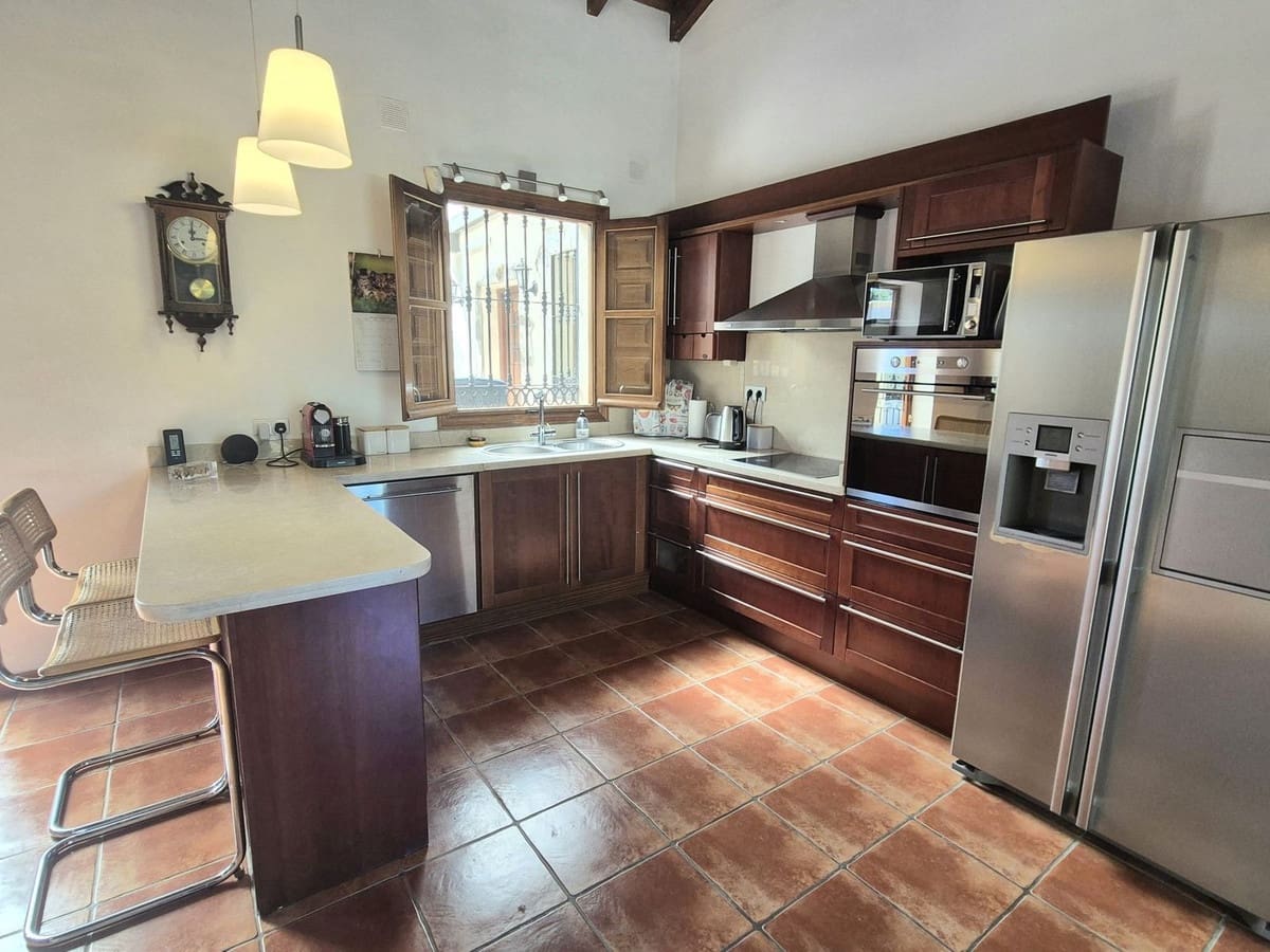 2 bedroom Villa for sale in Coin with pool garage - € 475,000 (Ref: 9247505)