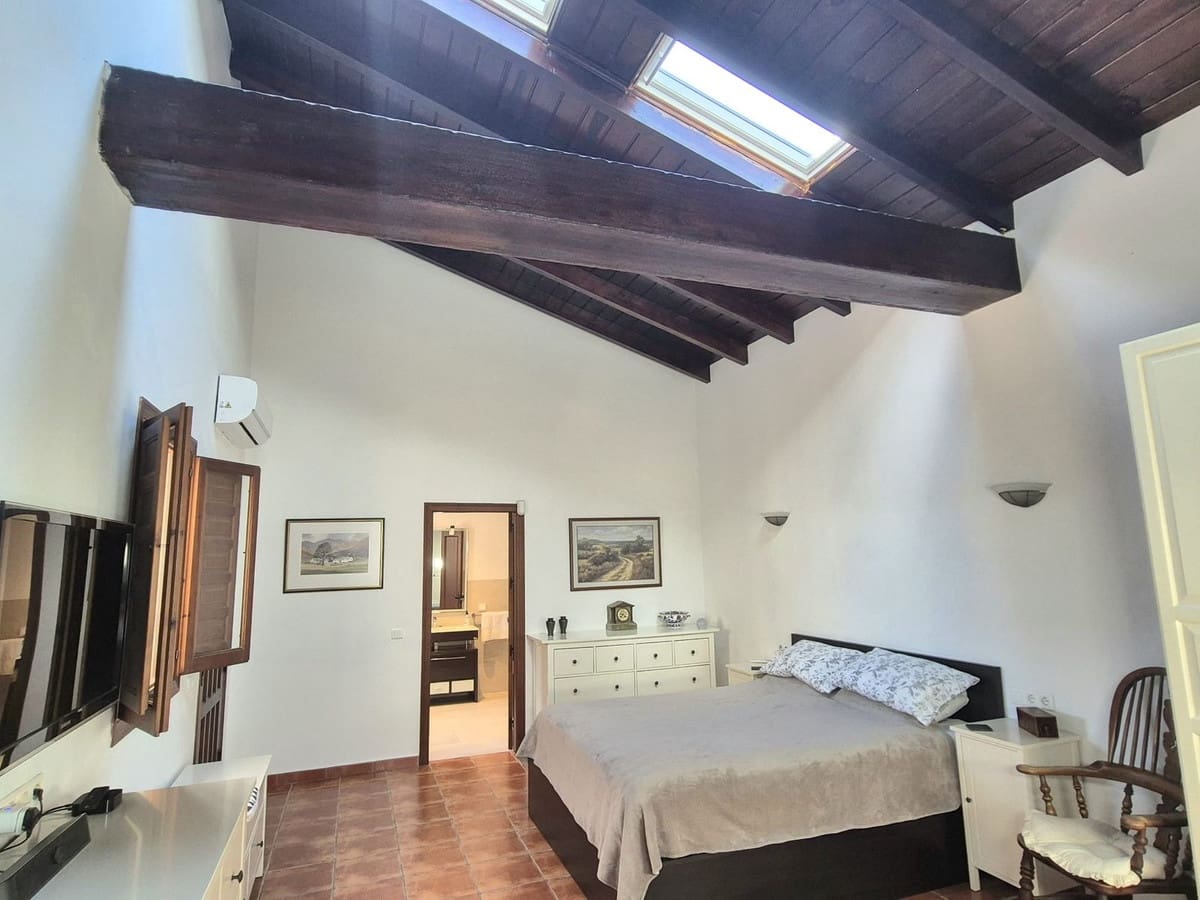 2 bedroom Villa for sale in Coin with pool garage - € 475,000 (Ref: 9247505)