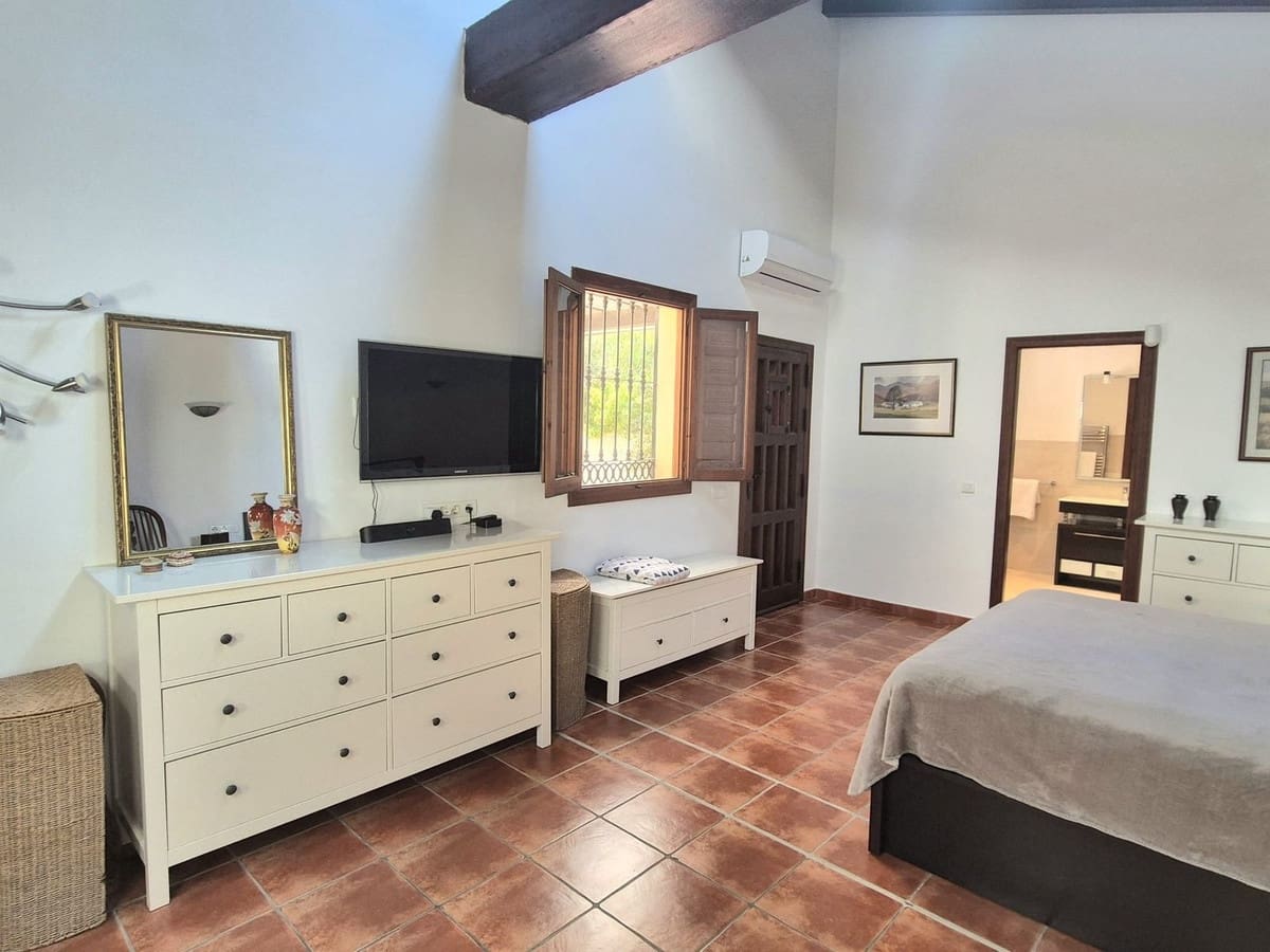 2 bedroom Villa for sale in Coin with pool garage - € 475,000 (Ref: 9247505)