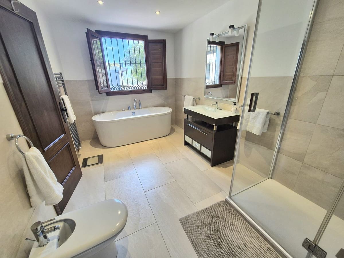 2 bedroom Villa for sale in Coin with pool garage - € 475,000 (Ref: 9247505)