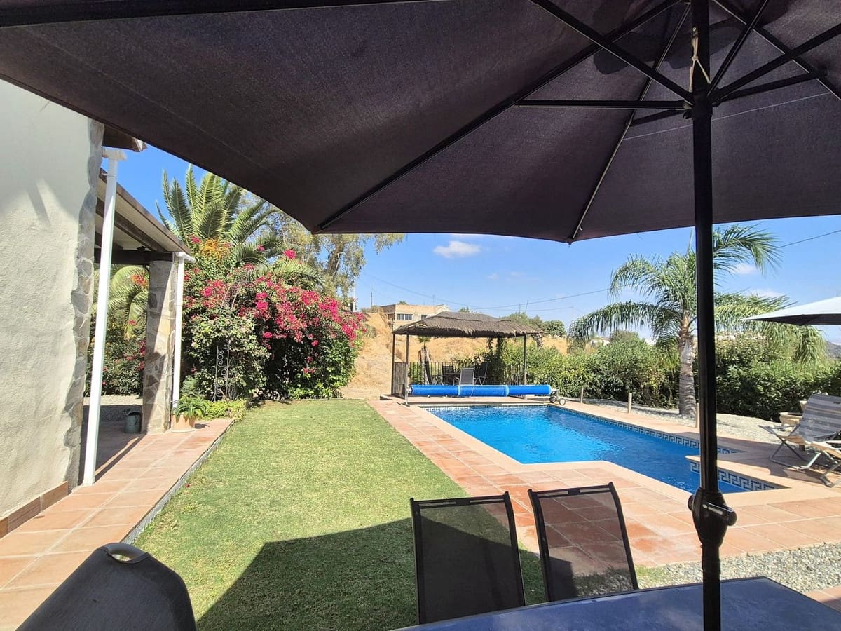 2 bedroom Villa for sale in Coin with pool garage - € 475,000 (Ref: 9247505)