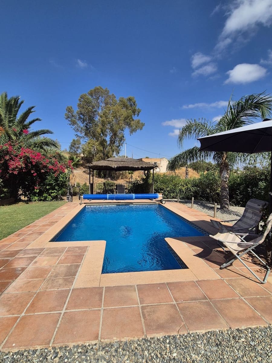 2 bedroom Villa for sale in Coin with pool garage - € 475,000 (Ref: 9247505)