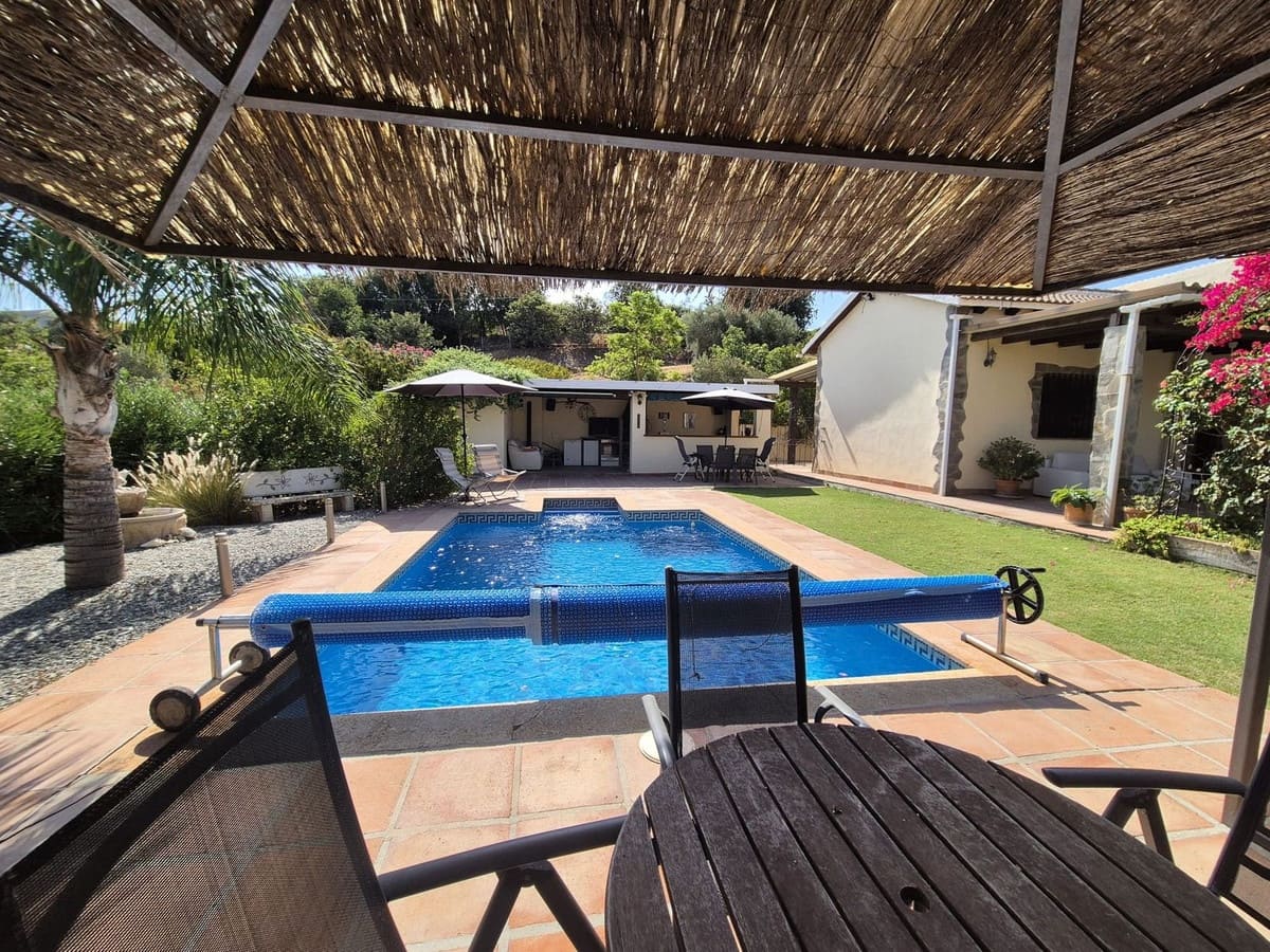 2 bedroom Villa for sale in Coin with pool garage - € 475,000 (Ref: 9247505)