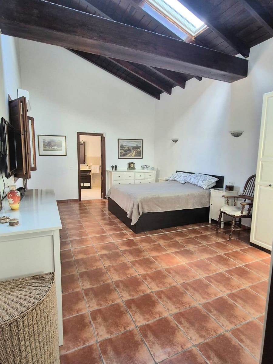 2 bedroom Villa for sale in Coin with pool garage - € 475,000 (Ref: 9247505)