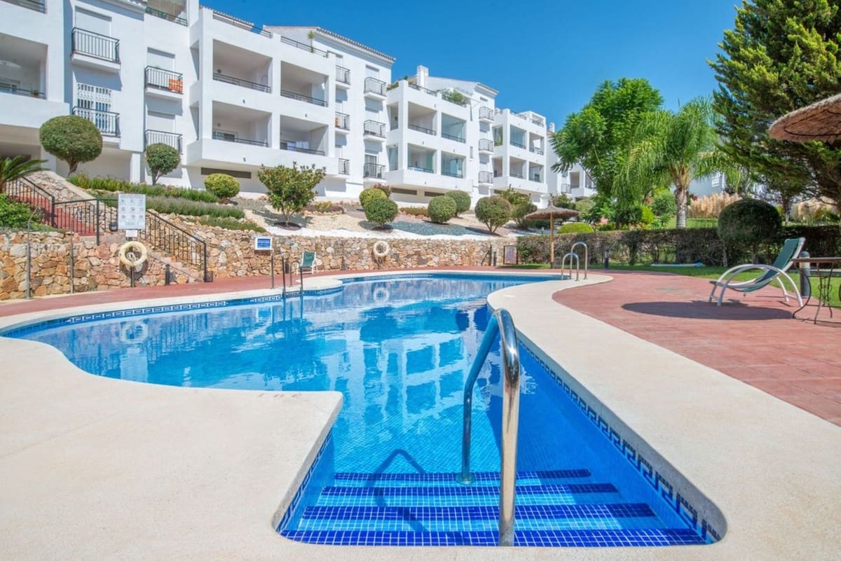 2 bedroom Apartment for sale in Alhaurin Golf with pool garage - € 285,000 (Ref: 9249485)