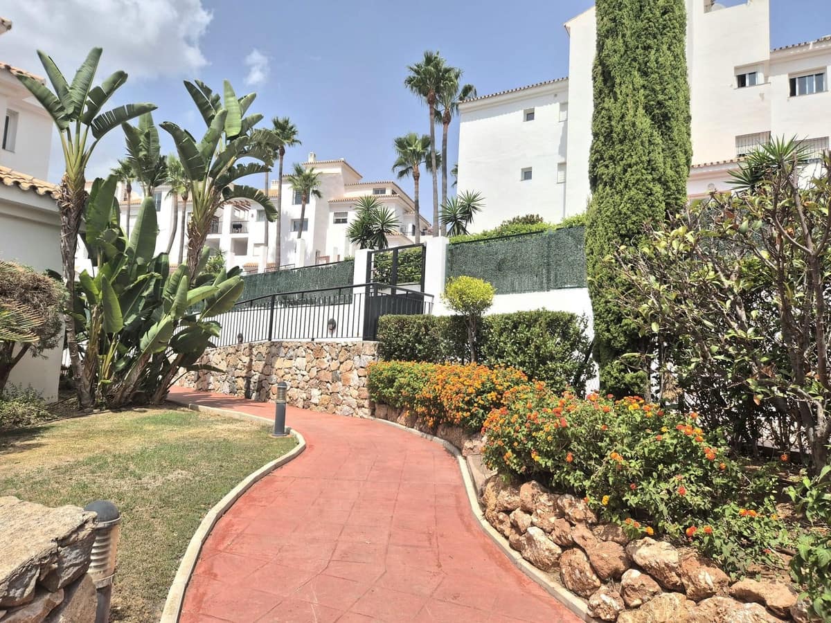 2 bedroom Apartment for sale in Alhaurin Golf with pool garage - € 285,000 (Ref: 9249485)