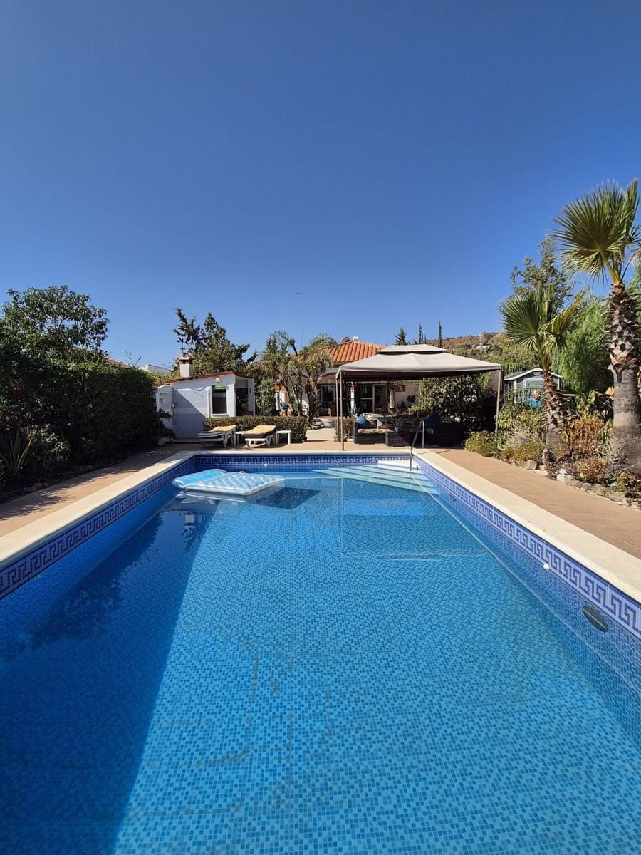 3 soveværelse Finca/Landehus til salg i Estacion de Cartama med swimmingpool garage - € 370.000 (Ref: 9301990)