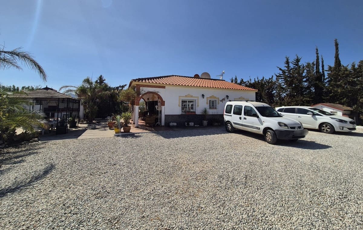 3 soveværelse Finca/Landehus til salg i Estacion de Cartama med swimmingpool garage - € 370.000 (Ref: 9301990)