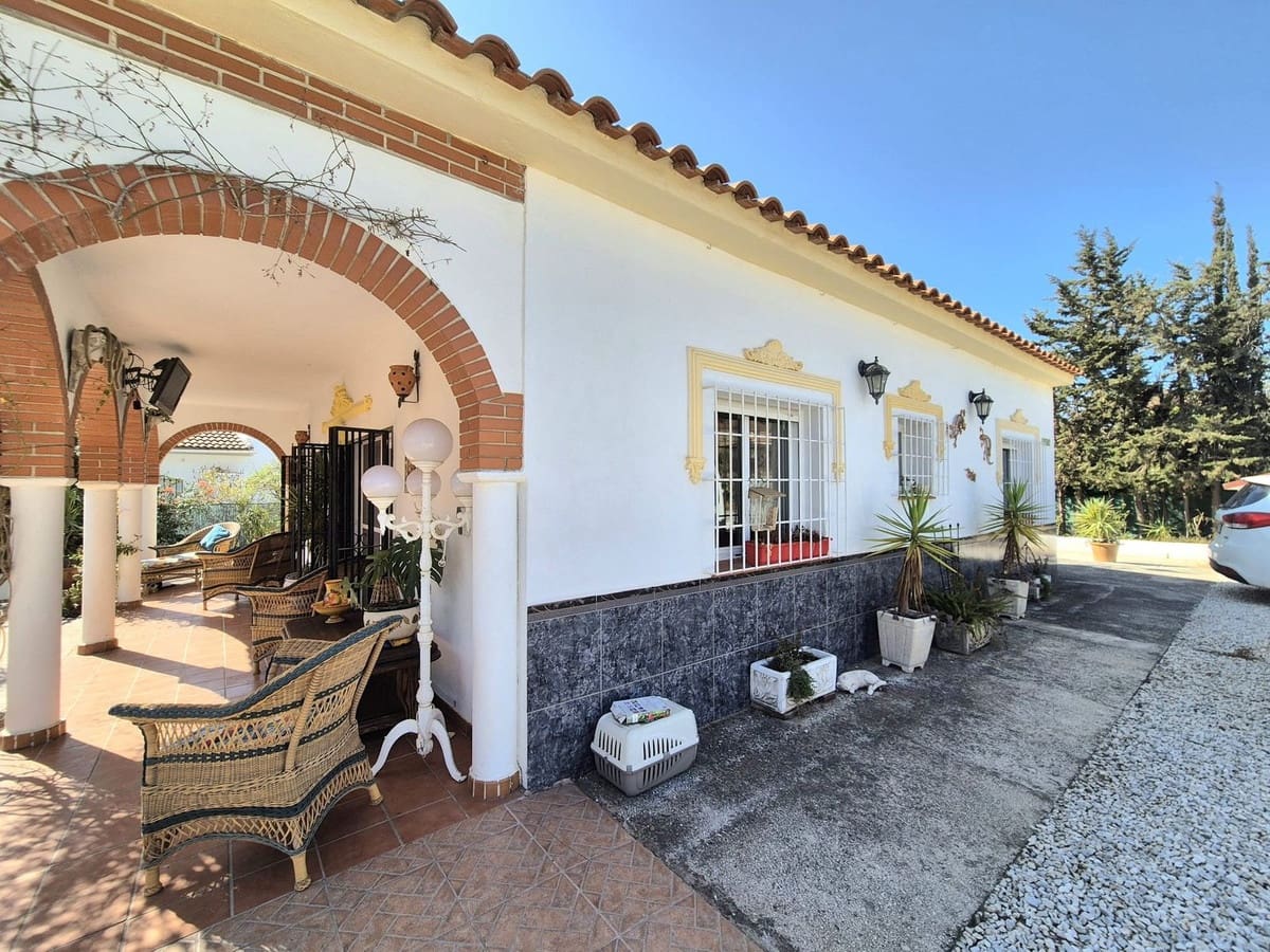 3 soveværelse Finca/Landehus til salg i Estacion de Cartama med swimmingpool garage - € 370.000 (Ref: 9301990)