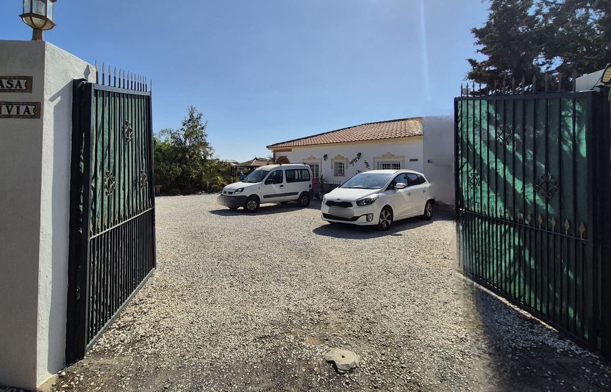 3 soveværelse Finca/Landehus til salg i Estacion de Cartama med swimmingpool garage - € 370.000 (Ref: 9301990)