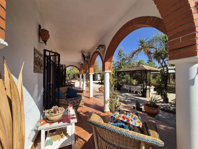 3 chambre Finca/Maison de Campagne à vendre à Estación de Cártama, Cártama avec piscine garage - 370 000 € (Ref: 9301990)