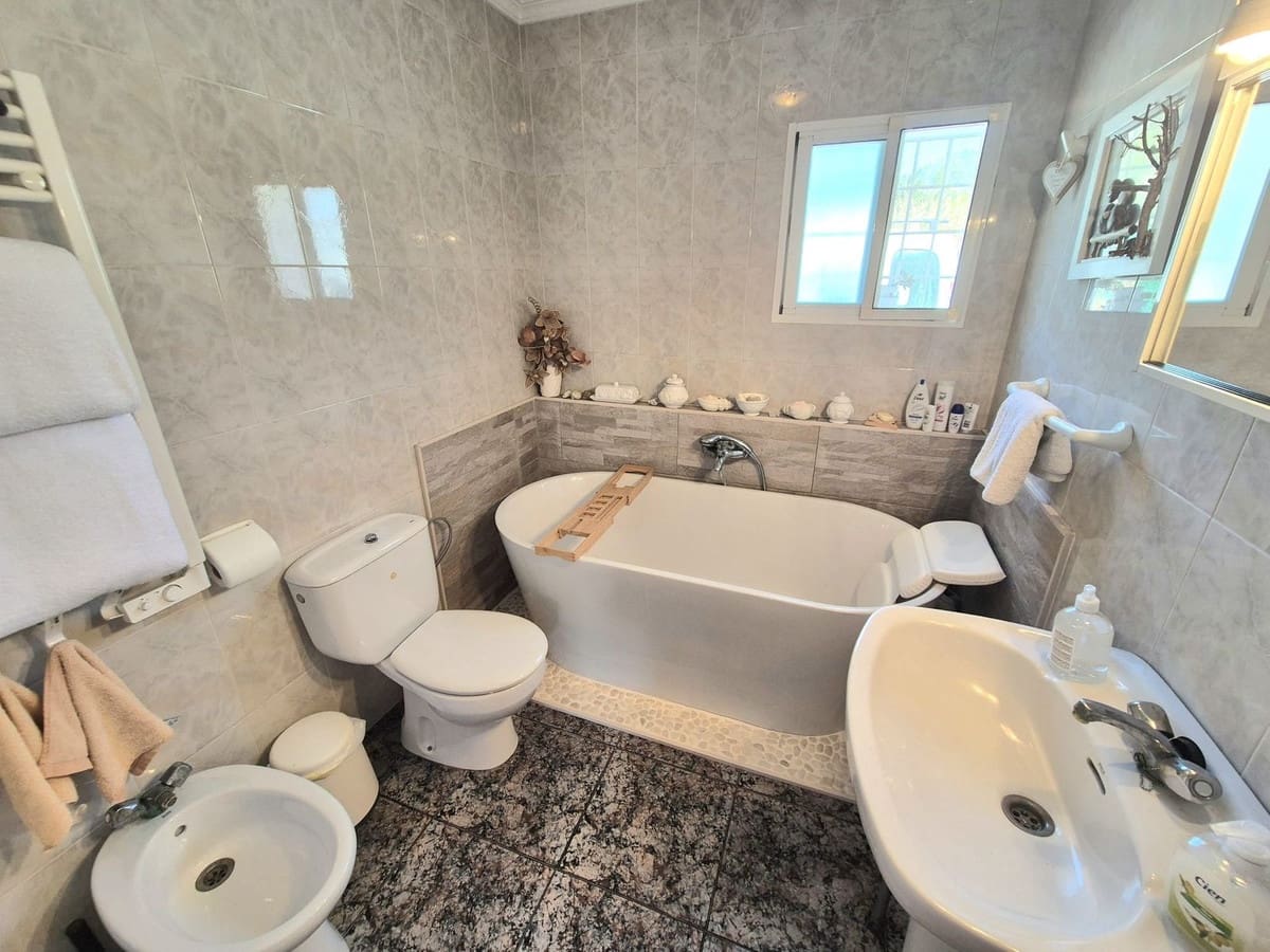 3 bedroom Finca/Country House for sale in Estacion de Cartama with pool garage - € 370,000 (Ref: 9301990)