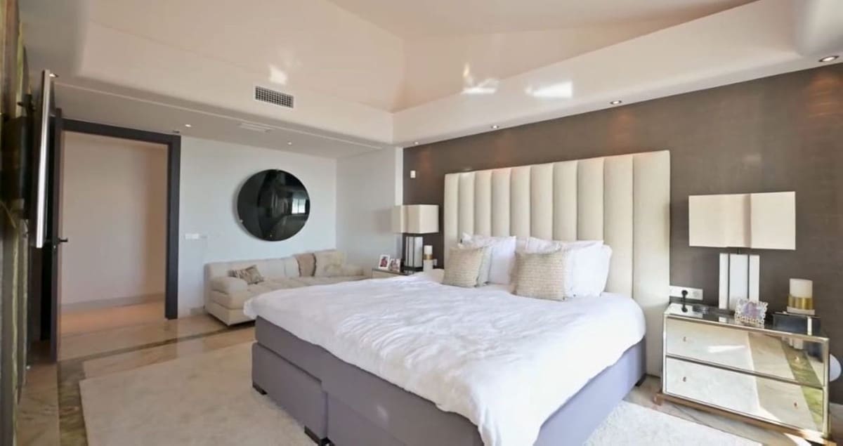 4 bedroom Apartment for sale in Benalmadena Costa with pool garage - € 1,975,000 (Ref: 9352830)