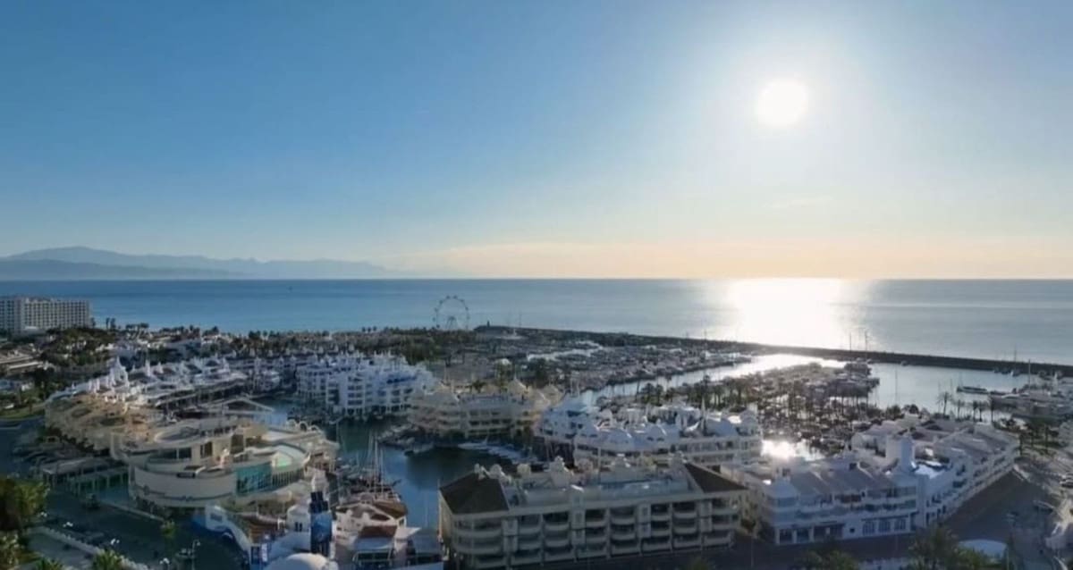 4 bedroom Apartment for sale in Benalmadena Costa with pool garage - € 1,975,000 (Ref: 9352830)