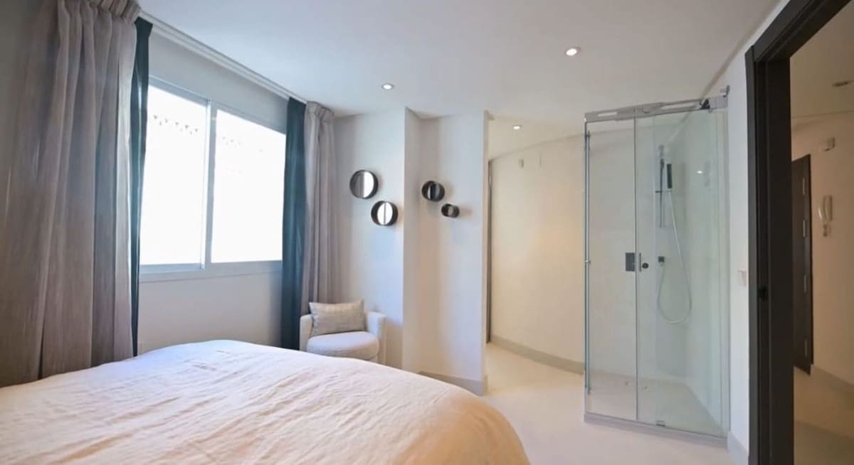 4 soveværelse Lejlighed til salg i Benalmadena Costa med swimmingpool garage - € 1.975.000 (Ref: 9352830)