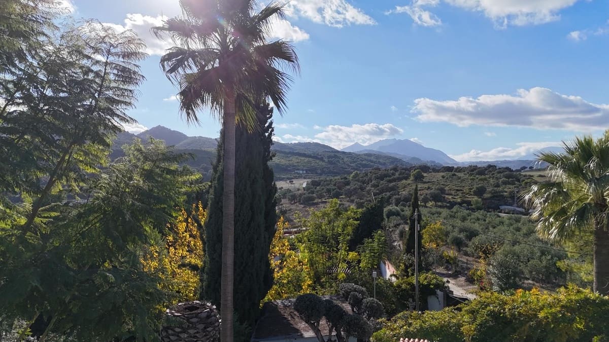 Chalet de 4 habitaciones en Coín en venta con piscina garaje - 795.000 € (Ref: 9383880)