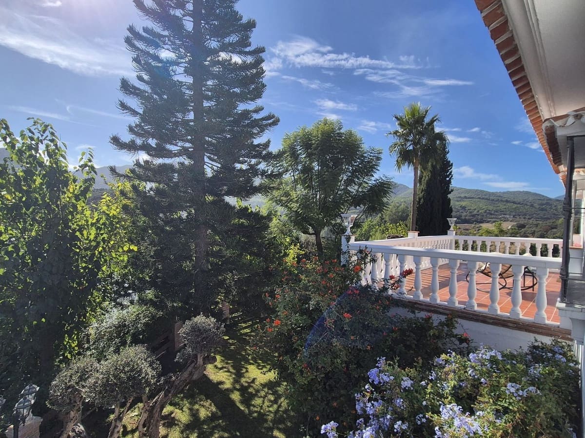 Chalet de 4 habitaciones en Coín en venta con piscina garaje - 795.000 € (Ref: 9383880)