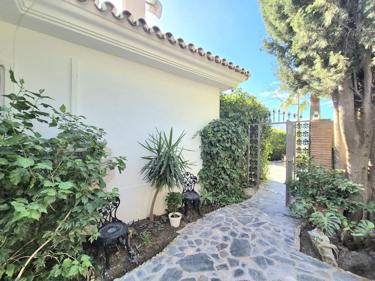 Chalet de 4 habitaciones en Coín en venta con piscina garaje - 795.000 € (Ref: 9383880)