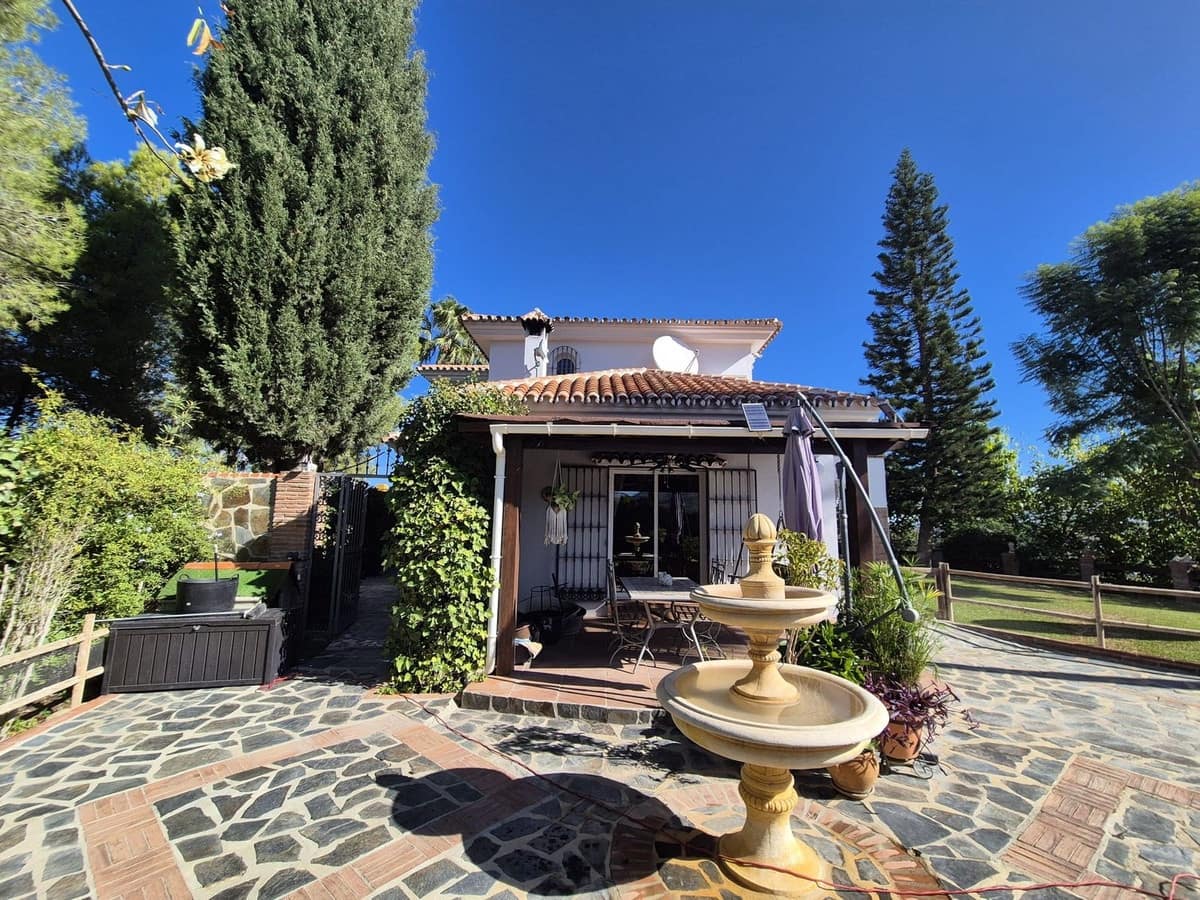 Chalet de 4 habitaciones en Coín en venta con piscina garaje - 795.000 € (Ref: 9383880)