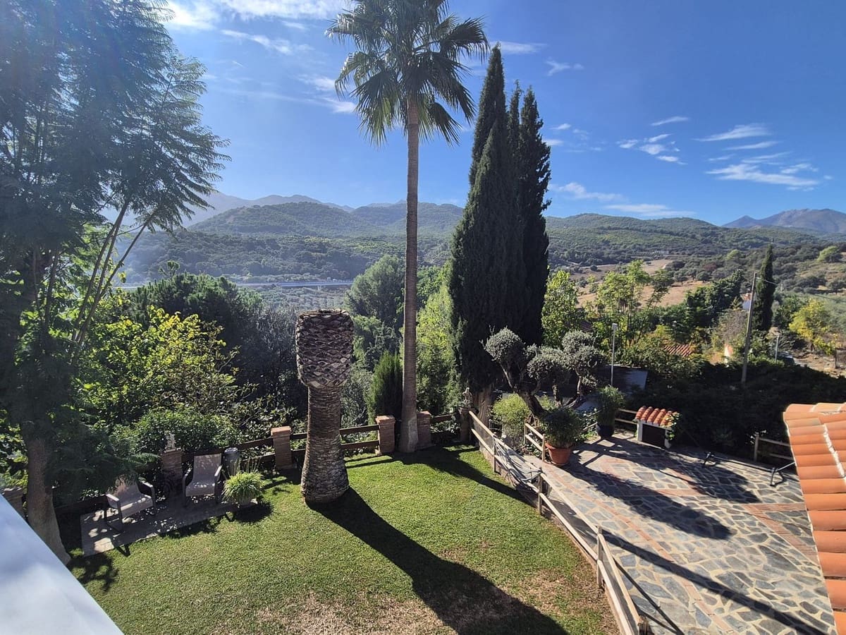 Chalet de 4 habitaciones en Coín en venta con piscina garaje - 795.000 € (Ref: 9383880)