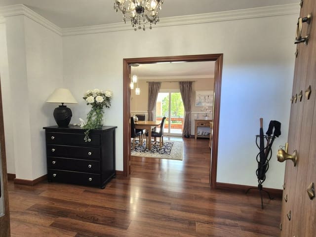 4 sypialnia Willa na sprzedaż w Coín z basenem garażem - 795 000 € (Ref: 9383880)