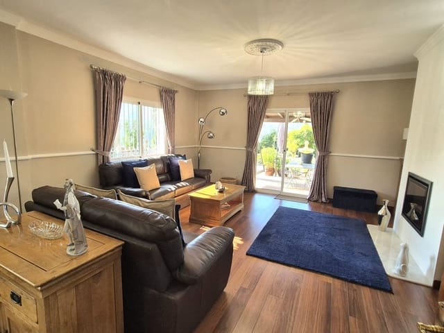 4 sypialnia Willa na sprzedaż w Coín z basenem garażem - 795 000 € (Ref: 9383880)