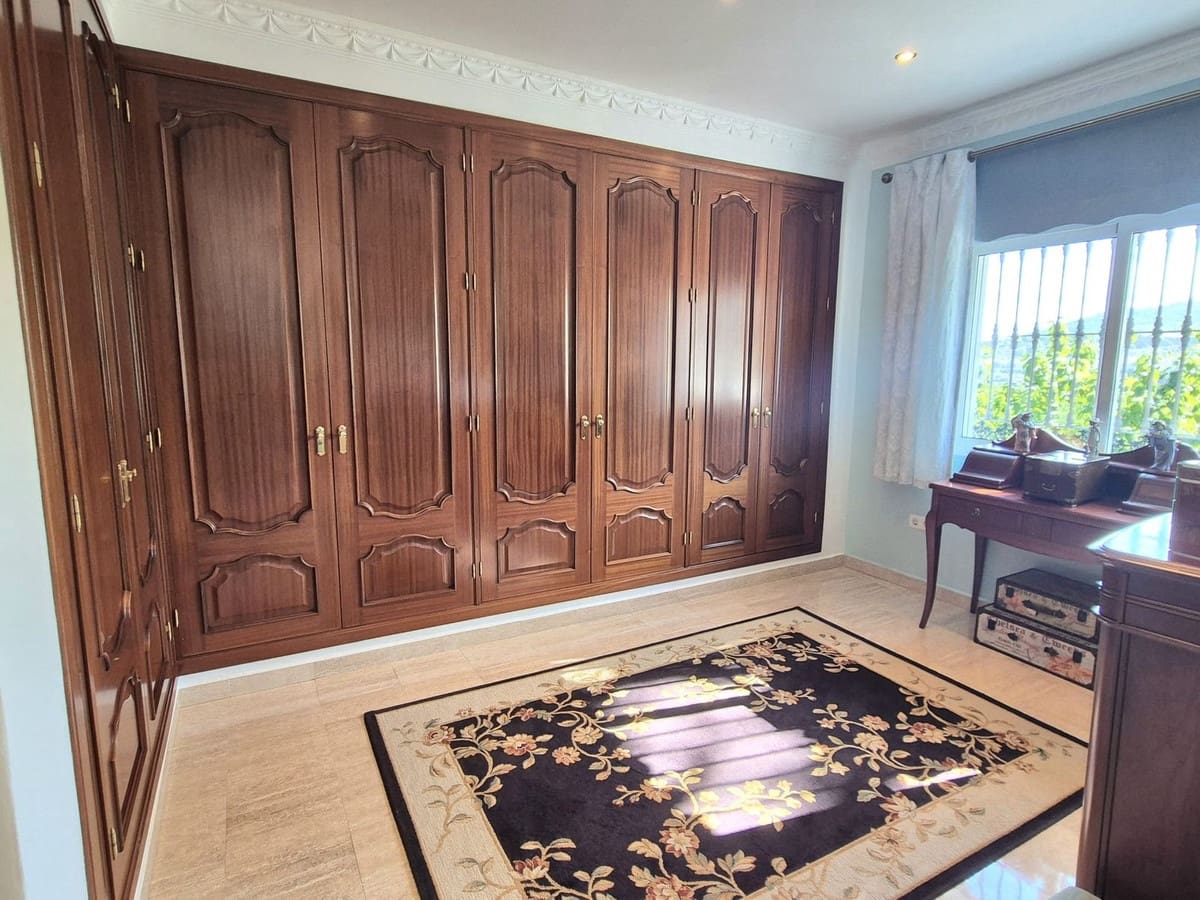 4 bedroom Villa for sale in Coin with pool garage - € 795,000 (Ref: 9383880)