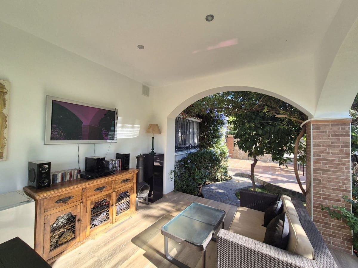 4 bedroom Villa for sale in Coin with pool garage - € 795,000 (Ref: 9383880)