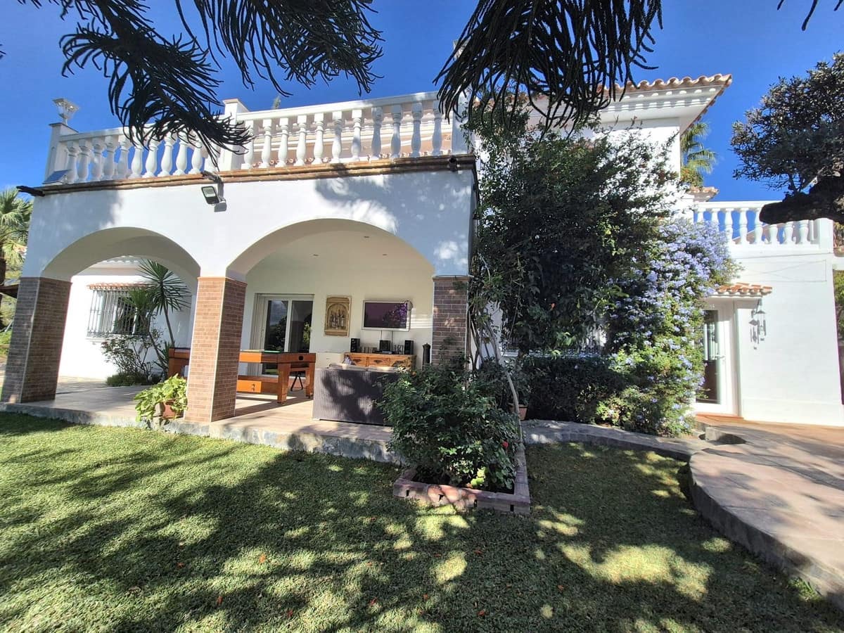 4 bedroom Villa for sale in Coin with pool garage - € 795,000 (Ref: 9383880)