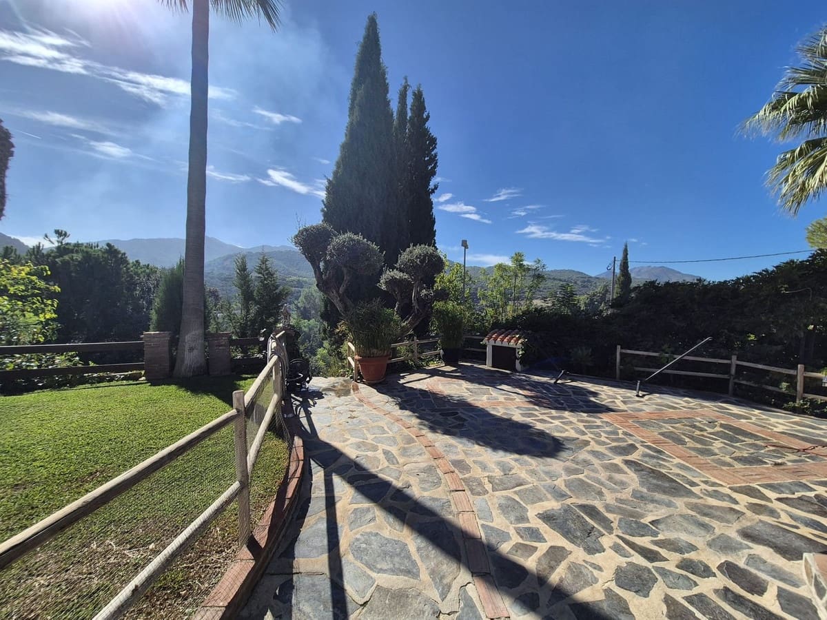 4 bedroom Villa for sale in Coin with pool garage - € 795,000 (Ref: 9383880)